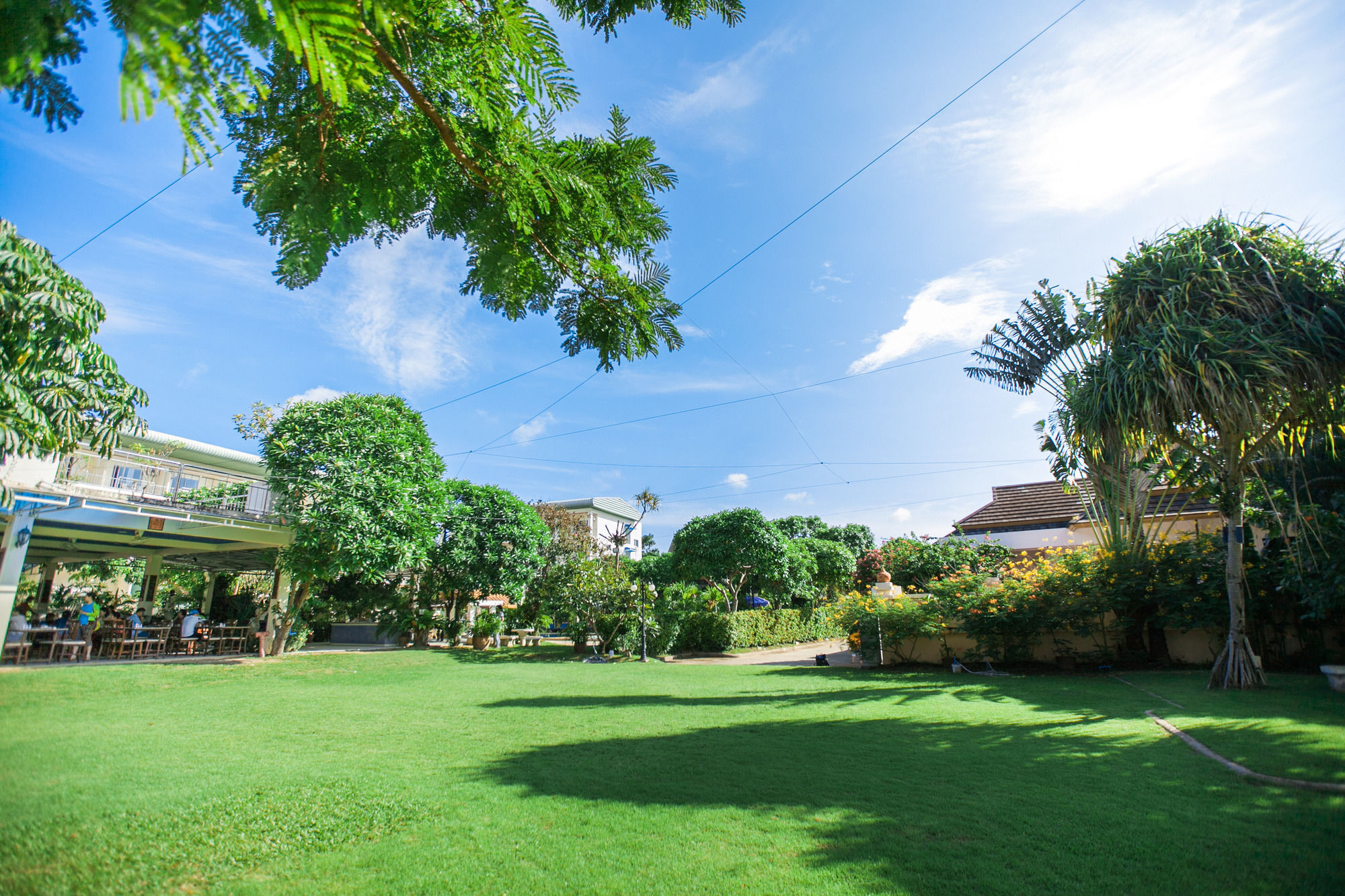 Chalong Beach Hotel Phuket Rawai Exterior foto